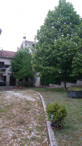 Гостиница casa con giardino  Пескассероли